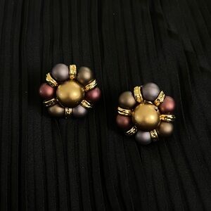 VINTAGE 60s/70s BUTTON CLUSTER GOLD TONE ART DECO CLIP ON STATEMENT EARRINGS
